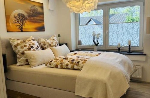 Sundern-Allendorf Apartment | Moderne Ferienwohnung nahe Sorpesee, WLAN, Parkplatz-Haus am Krähenbach-Sorpe
