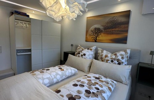 Sundern-Allendorf Apartment | Moderne Ferienwohnung nahe Sorpesee, WLAN, Parkplatz-Haus am Krähenbach-Sorpe