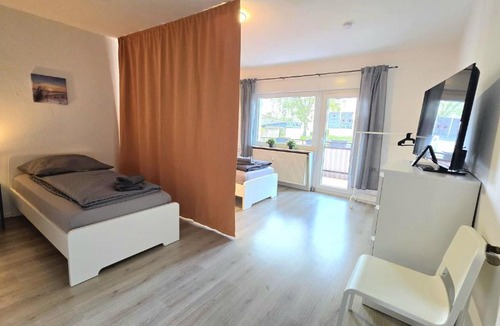 Hagen-Hohenlimburg Apartment | Moderne Monteurwohnung mit Balkon, Einzelbetten, voll ausgestattet, kostenloser Parkplatz & WLAN in Hagen - HL01
