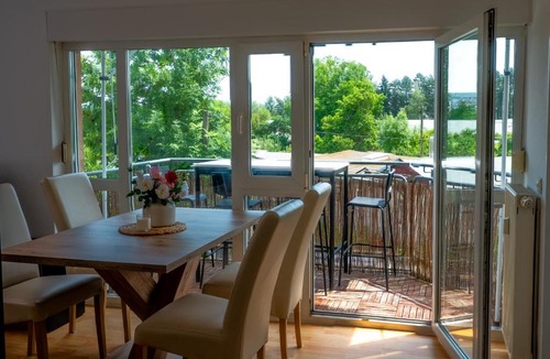 Strehlen Apartment | Modernes Apartment mit Balkon nähe Zentrum