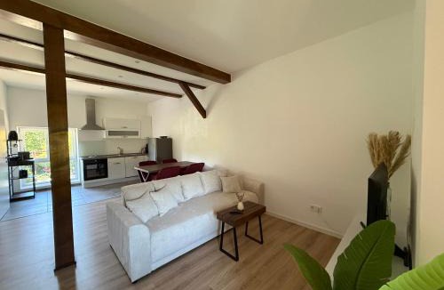 Leonberg Apartment | Modernes Apartment mit Terrasse & Parkplatz & Arbeitsplatz - für 4