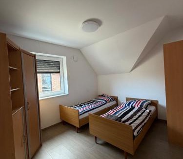 Lingen Apartment | Modernes Apartment nahe Zentrum mit Küche und Parkplatz