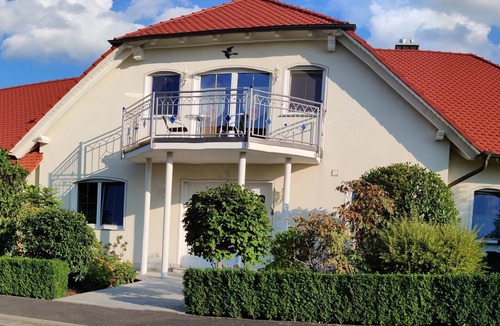 Oberschwarzach Apartment | Modernes großzügiges Appartement mit Fußbodenheizung und Balkon
