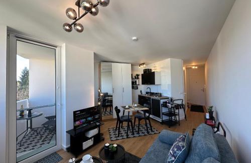 Kempten Apartment | Modernes Loggia-Apartment mit dezentem Bergblick in Kempten im Allgäu