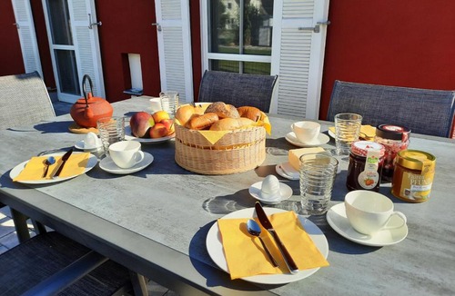 Zirchow Apartment | Modernes Reetdach-Ostseeferienhaus Bella Mare, Insel Usedom mit Sauna, Kamin & Sonnenterrasse