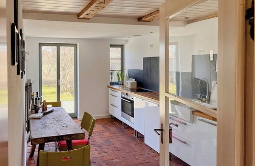 Ummanz House | Modernity in farmhouse with lagoon view
