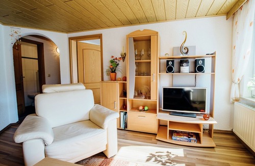Plankenfels House | Modish Apartment in Plankenstein near Forest