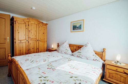 Plankenfels House | Modish Apartment in Plankenstein near Forest