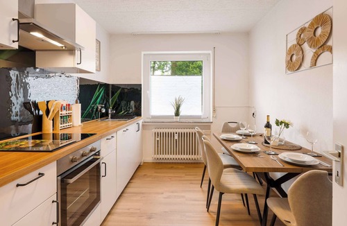 Schwerte Apartment | MOLA Apartments-Ruhrnah-Zentrum-Balkon-Parken-4P.
