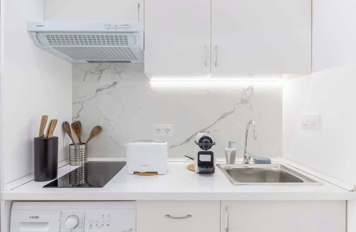 Gaztambide Apartment | Moncloa apartment, with optional parking