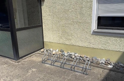 Merklingen Apartment | Monteure Zimmer mit 2 Betten mit großem Parkplatz