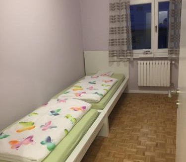 Freyung Apartment | Monteurwohnung mit 3 Schlafzimmern, 5 Einzelbetten, 80qm, EG, zentral Freyung