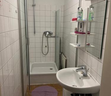 Gerbrunn Apartment | Monteurzimmer 3 Pers, Würzburg, Gerbrunn, Gemeinschaft Küche, Dusche, WC