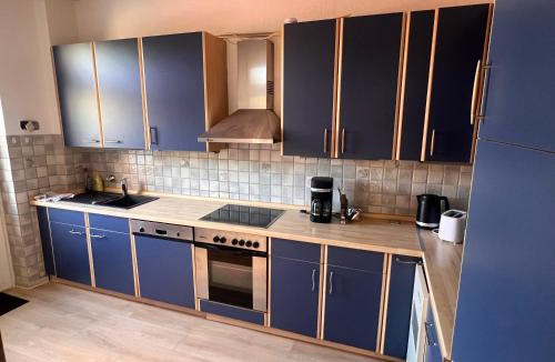 Suderwich House | Monteurzimmer Wohngemeinschaft oder komplette Monteurwohnung in Recklinghausen mit getrennten Betten WLAN Küche perfekt für Teams