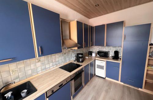 Suderwich House | Monteurzimmer Wohngemeinschaft oder komplette Monteurwohnung in Recklinghausen mit getrennten Betten WLAN Küche perfekt für Teams