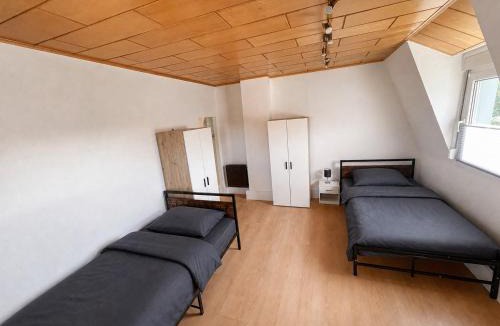 Suderwich House | Monteurzimmer Wohngemeinschaft oder komplette Monteurwohnung in Recklinghausen mit getrennten Betten WLAN Küche perfekt für Teams