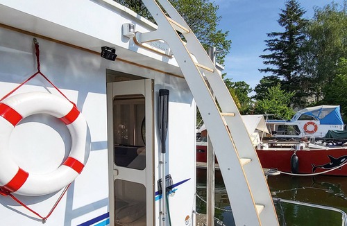 Schmoeckwitz House | Moritz - a holiday home very close to the water - with a lakeside terrace