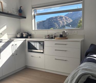 Arthur's Point Apartment | Morning Star Studio B