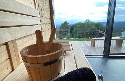 Grainet Ski Chalet | Mountain chalet view