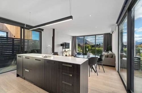 Kawarau Falls Villa | Mountain Panorama Luxury Retreat