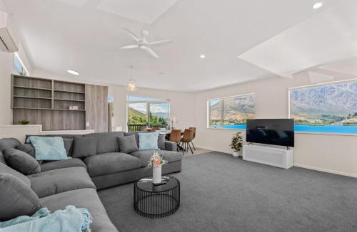 Frankton House | Mountain View Paradise 3 Bedroom House Lake Views
