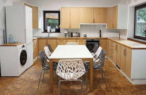 Am Waldfriedhof Apartment | Munich center just a 10-minute subway ride away: 130 m², 4 bedrooms, 2 bathrooms