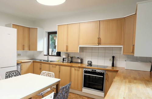 Am Waldfriedhof Apartment | Munich center just a 10-minute subway ride away: 130 m², 4 bedrooms, 2 bathrooms