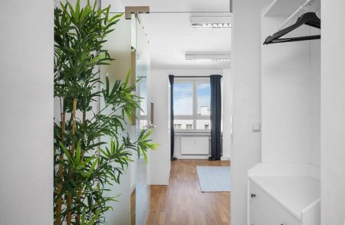 Ludwigsvorstadt-Kliniken Apartment | Munich Gem - 2 Bedroom Alpine View Tranquility