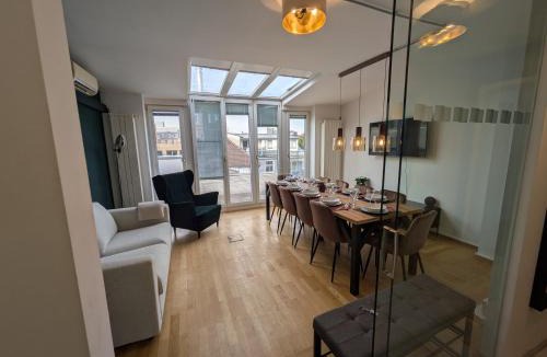 St. Paul Apartment | Munich Large Apartment 155 qm and 5 Bedrooms with Roof Terrace in centrally located 1 to 14 Guests