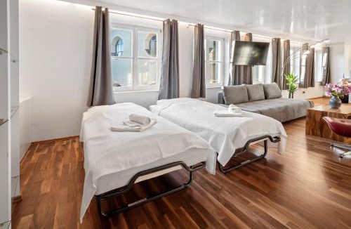 Graggenau Apartment | Munich Most Central Holiday Apartment 90m2 - 969 sq ft of Luxury