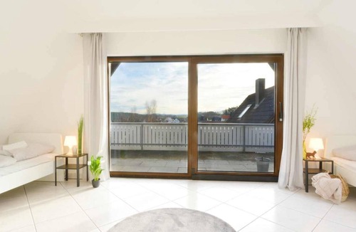 Simonshofen Apartment | Nü09 - Schöne Ferienwohnung mit Balkon in Lauf an der Pegnitz bei Nürnberg, 110qm, 4 Zimmer, Max. 8 Personen