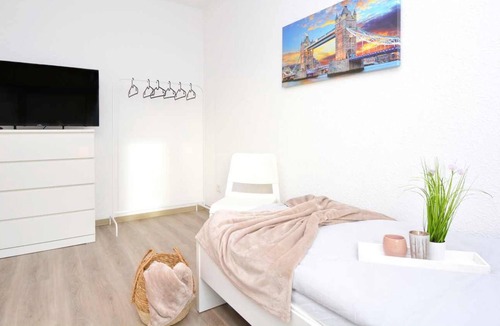 Simonshofen Apartment | Nü10 - Schöne Ferienwohnung mit Balkon in Lauf an der Pegnitz bei Nürnberg, 100qm, 3 Zimmer, Max. 5 Personen
