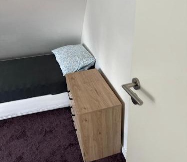 Werne Apartment | Nathanael Ferienwohnung mit Küche, WLAN & 4 Schlafzimmern