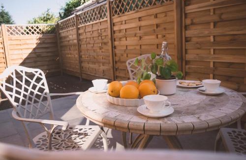 Vogtareuth Apartment | Naturnahes Familienchalet mit Garten - Wifi - Netflix - nur 15 Minuten vom Chiemsee und 35 Minuten von München entfernt