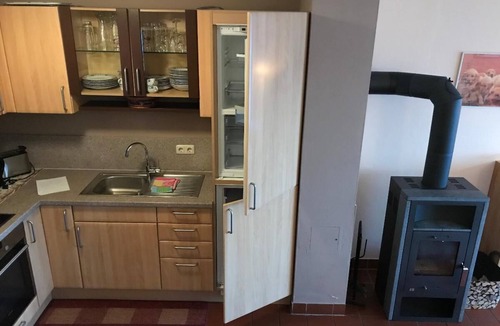 Zandt Apartment | Neu ausgestatteter Ferienbungalow mit Kaminofen, Garten & Smoke-Grill