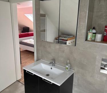 Gaedheim Apartment | Neu renovierte 2 Zimmer Wohnung 24h Check-In