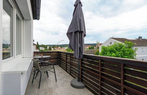 Beilngries Apartment | Neu Renovierte Ferienwohnung für bis zu Vier Personen mit Balkon