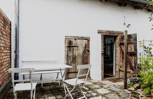 Schernfeld Apartment | NEU! Studio Beim Kirchschuster