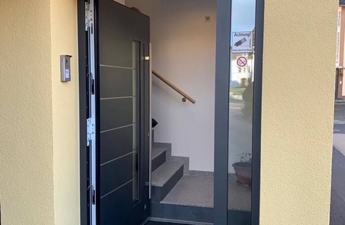 Singen Apartment | Neue Ferienwohnung 35qm u. Balkon in Sehr Schöner Lage, Direkt am Fluss