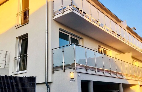 Ramsberg Apartment | Neue und moderne 74qm große Ferienwohnung mit Balkon und himmlischem Blick auf den Brombachsee (barrierefrei, erreichbar über Aufzug)