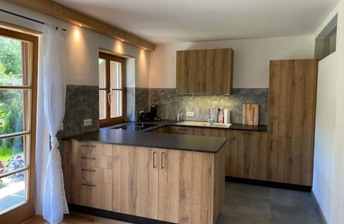 Holzkirchen Apartment | Neurenovierte 60m2 Fewo Xaverl zw. Stadt&bergen