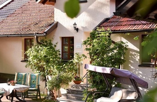 Traitsching Apartment | Neurenovierte FeWo (70qm) mit Terrasse und 2 Schlafzimmern