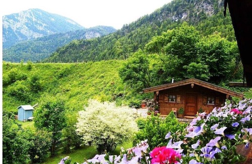 Weissbach an der Alpenstrasse House | New apartment 40m², shower/toilet, quiet location, hiking trails from the house