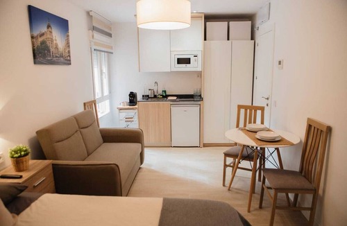 Carabanchel Apartment | Newly refurbished luxury suite with kitchen