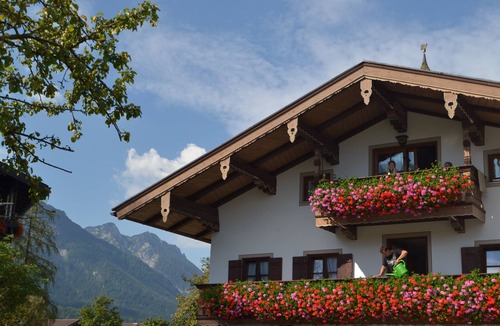 Kreuzfeld Apartment | Newly renovated apartment. Free Chiemgau Card for the best time of the year