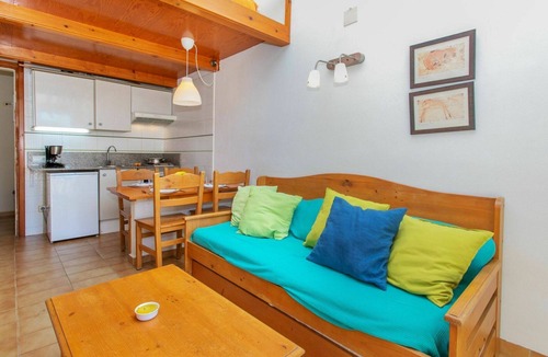 Torroella de Montgri Apartment | Nice apartment for 4 guests with A/C, pool, WIFI, TV and terrace