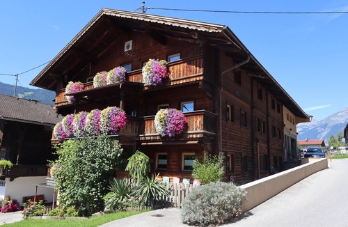 Bruck am Ziller Apartment | Nice apartment in typical Tyrolean style