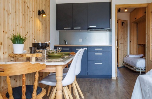 Veysonnaz Apartment | Nice apartment for 3 people with WIFI, TV and balcony