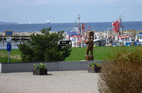 Gollwitz Apartment | Nice apartment for 4 guests with WIFI, TV, terrace, pets allowed and parking