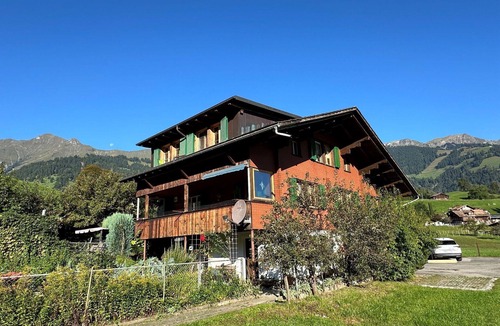 Frutigen Apartment | Nice apartment for 5 guests with TV and balcony